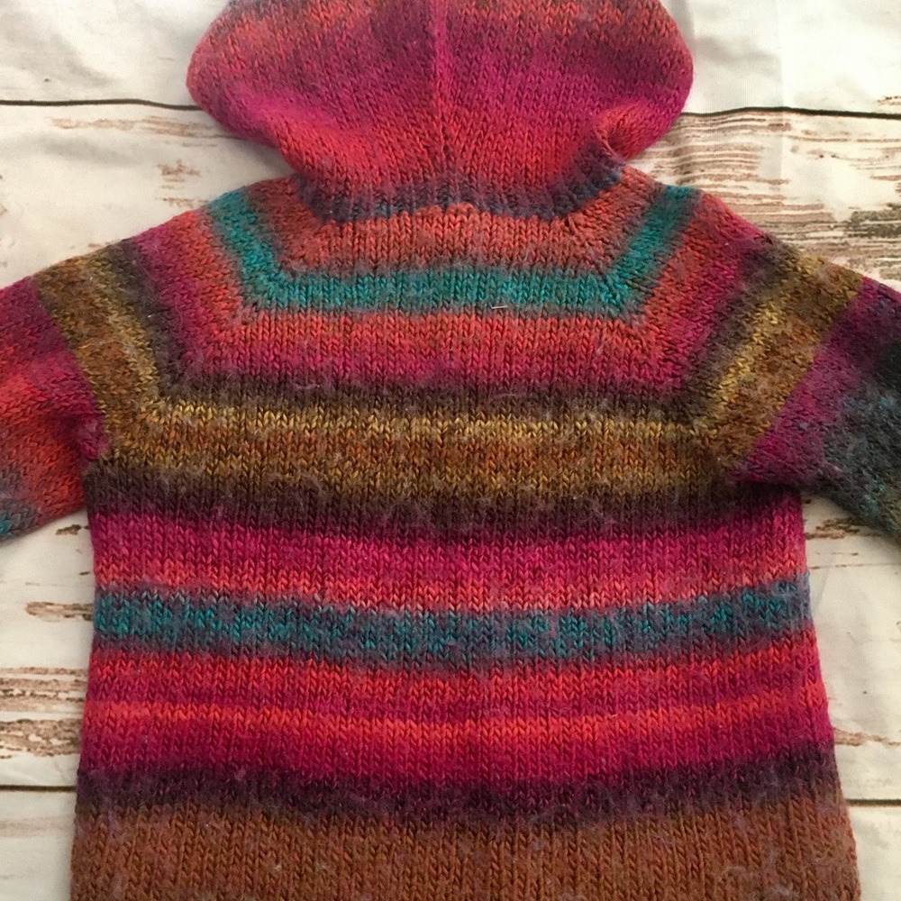 Handmade wool hooded sweater beautiful for fall - Picture 2 of 8